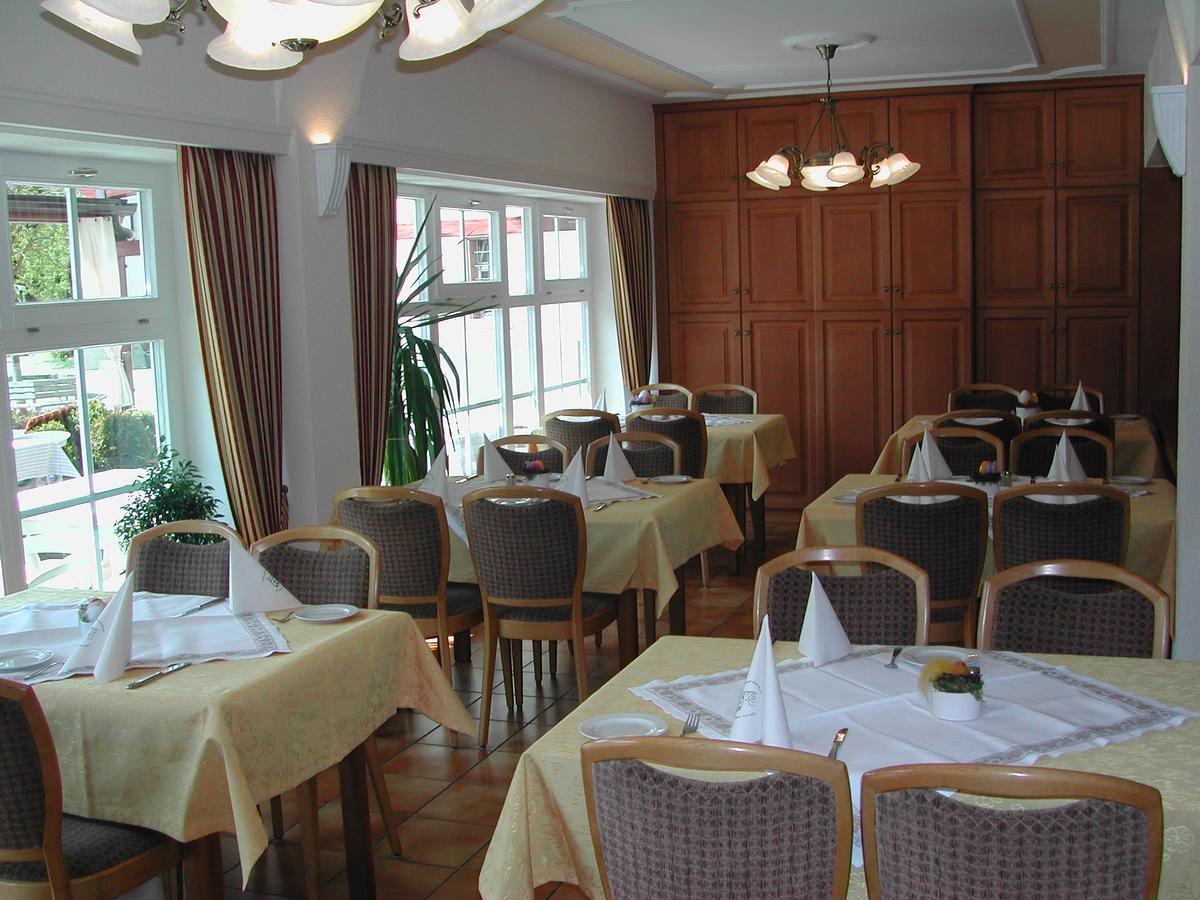 Gasthaus-Pension Zum Kreuz Stuhlingen Exterior foto